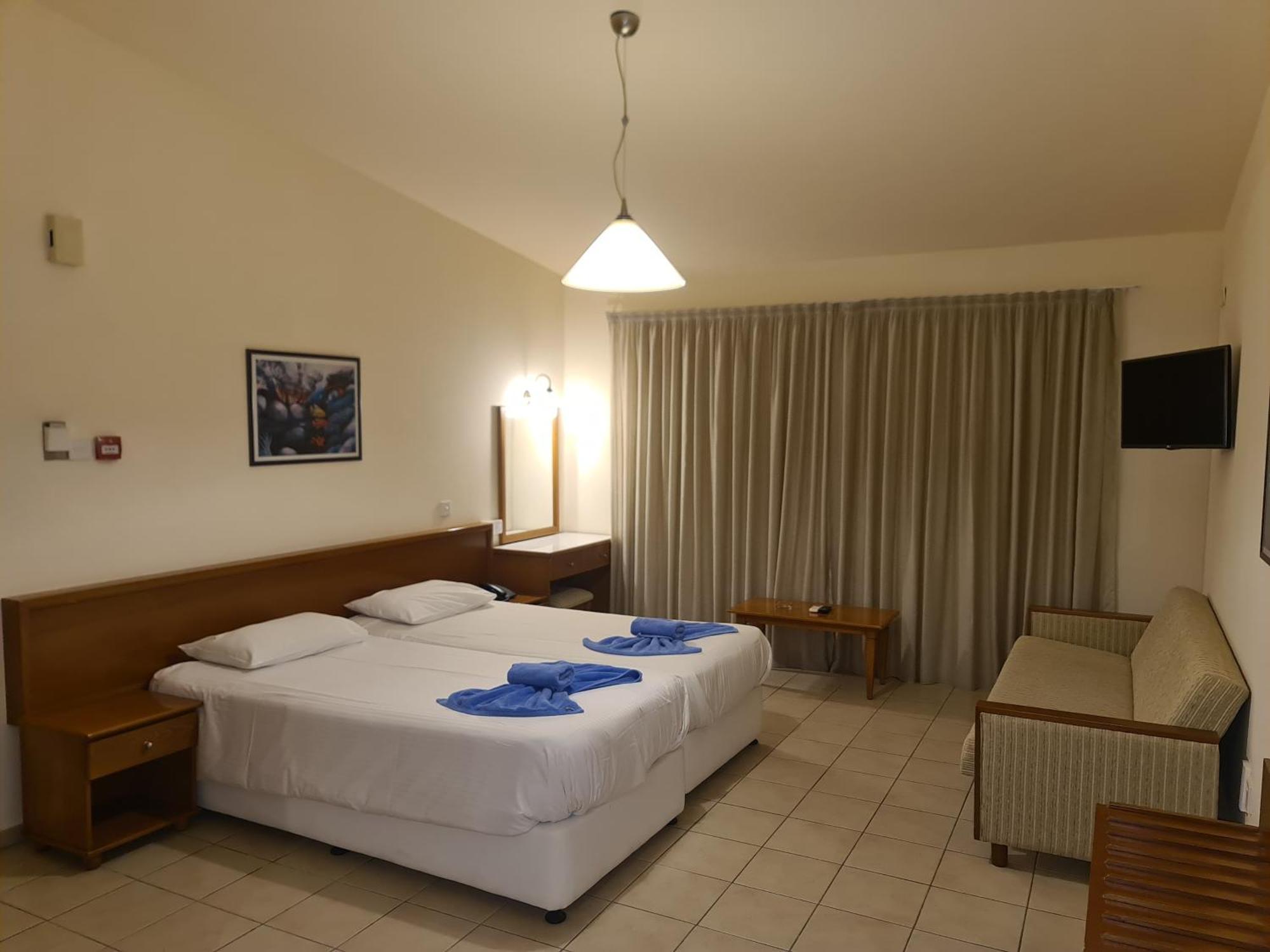 Nissiana Hotel&Bungalows Ayia Napa Bagian luar foto